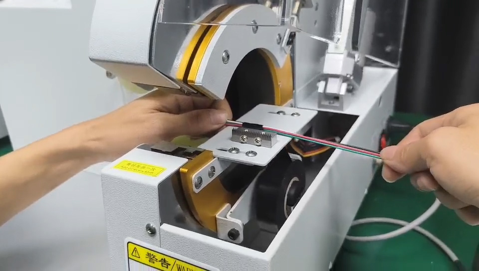 Macchina Avvolgitrice Intelligente per Nastro PVC per Cablaggi Lunghi - Avvolgimento Stabile per Fasci di Cavi Estesi