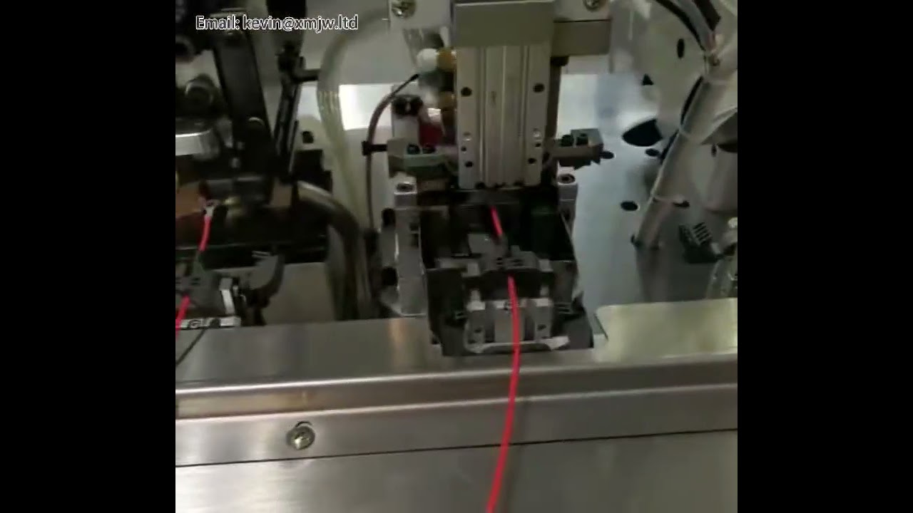 Macchina automatica per taglio, spelatura, crimpatura e applicazione di tubi termoretraibili: massima efficienza