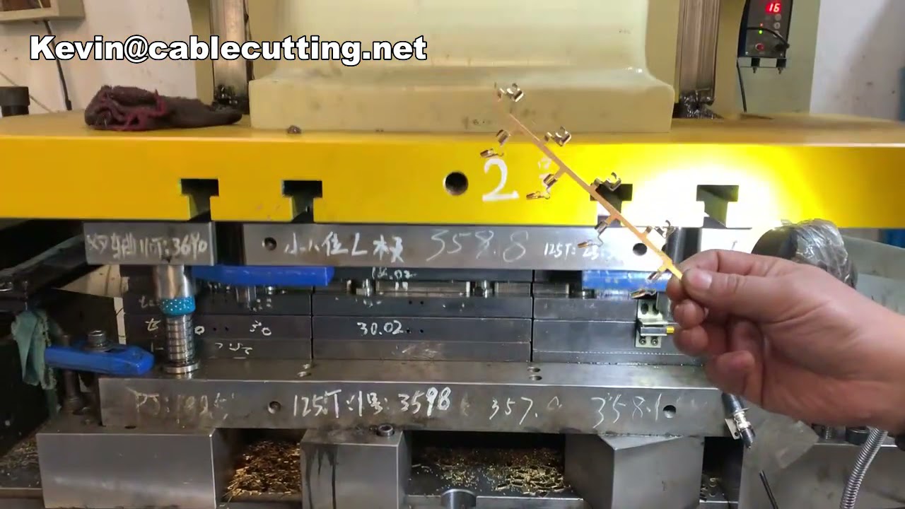 Macchine Crimpatrici per Inserti Spine Solide e Cave 16A | Linea di Produzione Spine Europee
