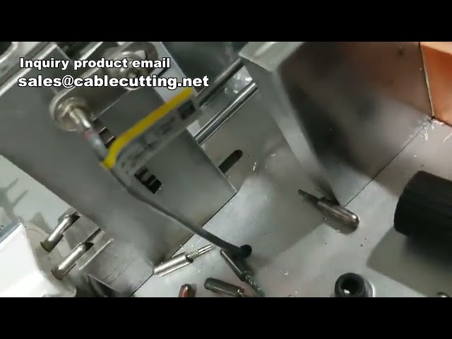 Macchina automatica per produzione caricabatterie: installazione e inserimento pin