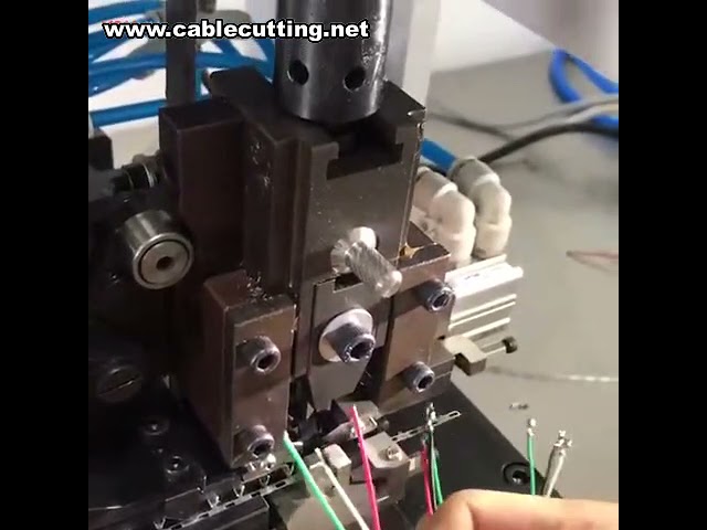 Macchina spellacavi automatica per cavi USB e elettrici: massima precisione