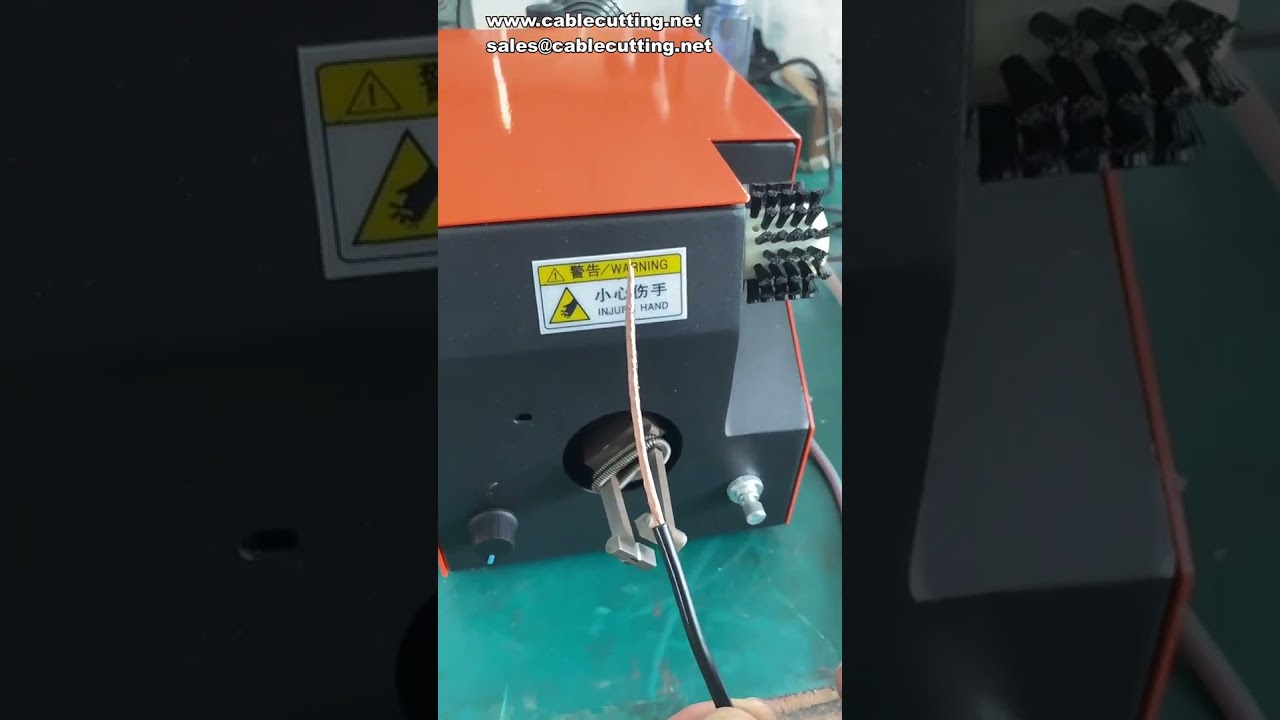 Macchina per espansione e torcitura a pinza, torcitura filo di terra e spazzolatura fili schermati - Soluzione per automazione industriale