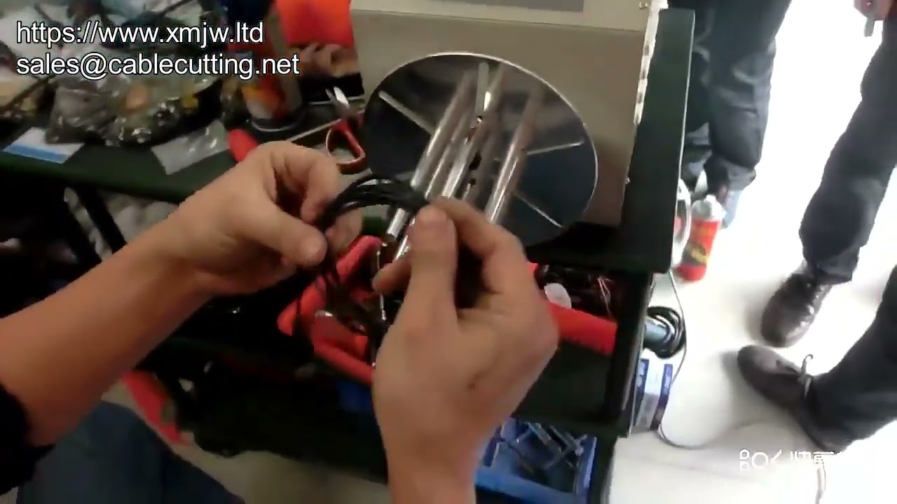 Macchina Semi-Automatica per Avvolgimento Cavi e Bobine - Distribuzione Efficiente
