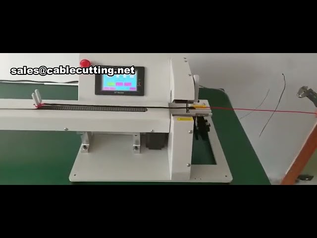 Nastratrice per cablaggi con dispositivo di trazione
