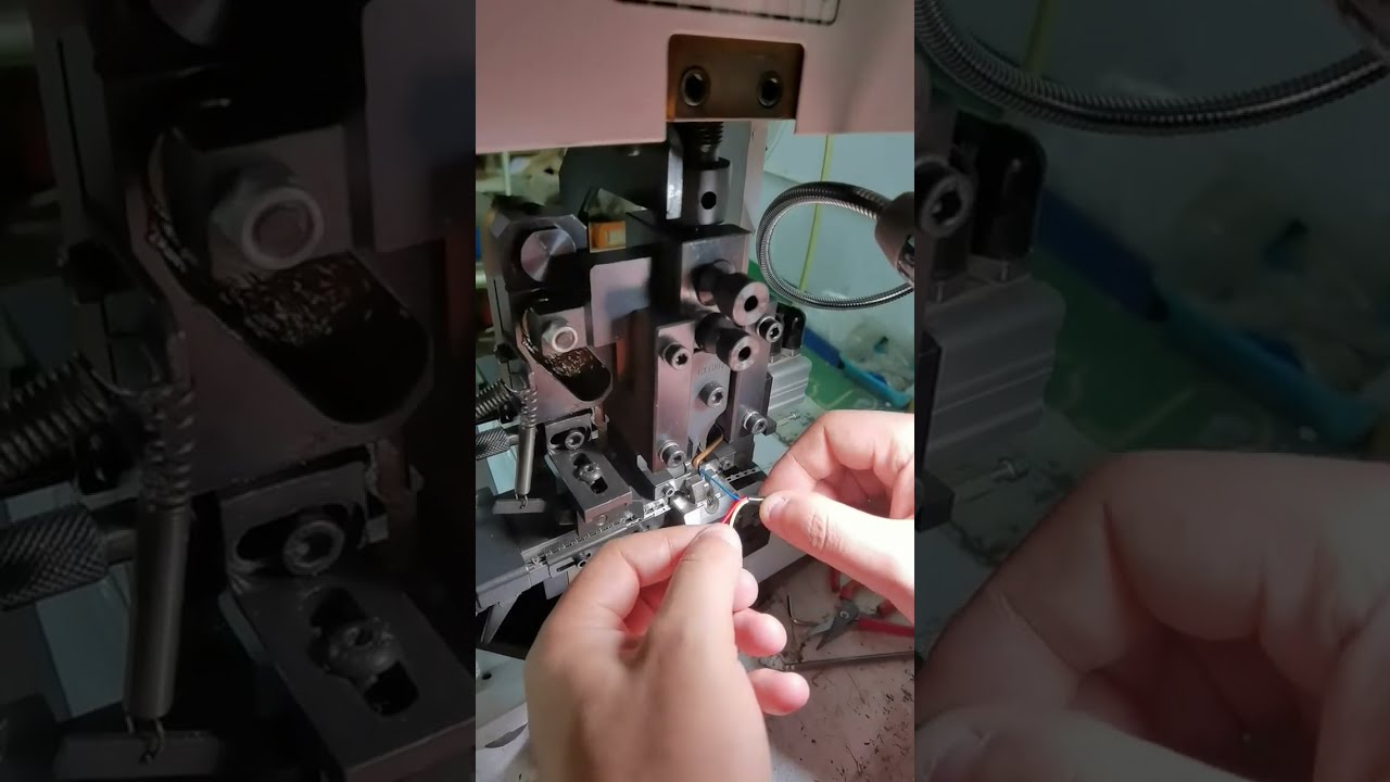 Macchina terminale per striscia continua orizzontale - Spelacavi per cavi in fabbrica #macchina #spelacavi #fabbrica #utensili