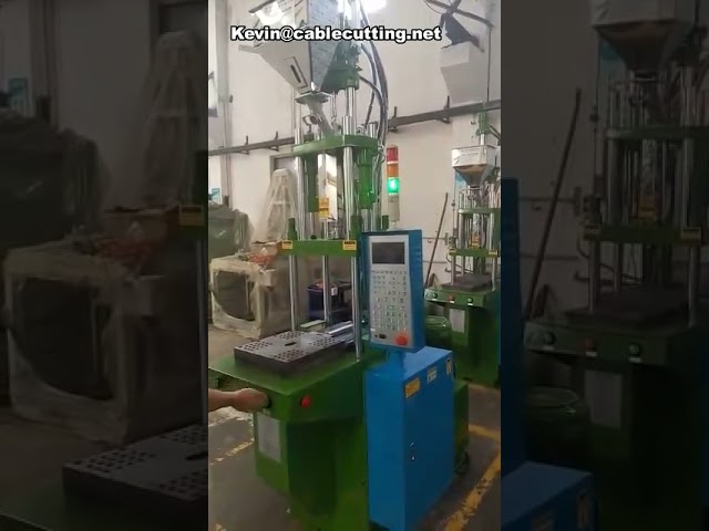 Macchina per stampaggio a iniezione plastica cinese da 15 tonnellate – Compatta e per piccole produzioni