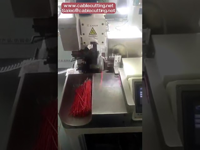 Crimpatrice automatica per terminali: spellatura, taglio e crimpatura di cavi elettrici