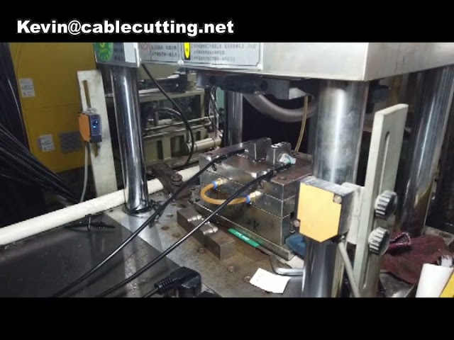 Stampi per spine elettriche in plastica: produzione di precisione con iniezione