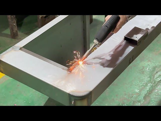 Macchina per saldatura laser 3 in 1 da 1500W - Saldatore laser per metalli