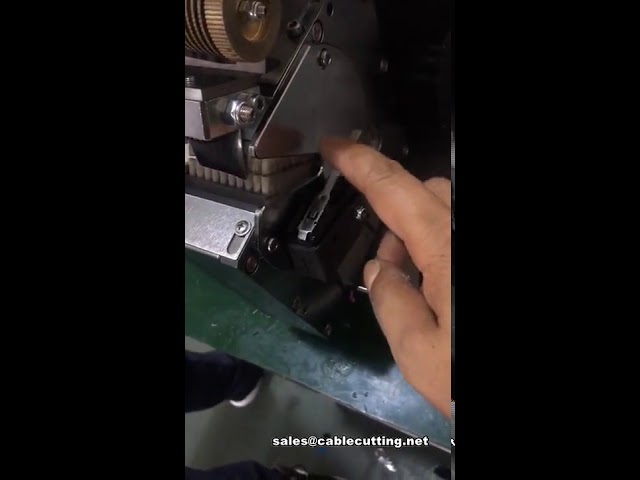 Macchina automatica per nastratura giunti centrali di cablaggi, con sensore di commutazione