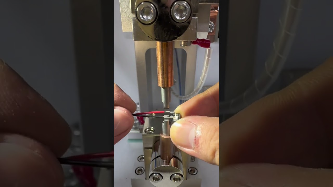 Saldatrice a resistenza professionale per saldatura di cablaggi di microinterruttori per processo di produzione