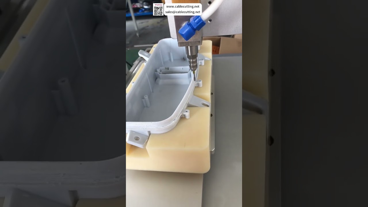 Dosatrice automatica di silicone — Test in automazione di fabbrica