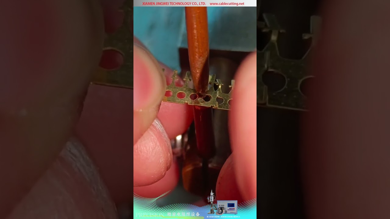 Saldatrice a resistenza di precisione — sovrapposizione di due nastri di ottone da 0,2 mm