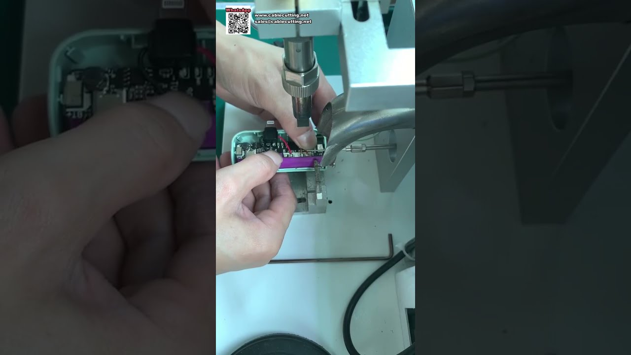 Macchina per saldatura fili su piccoli circuiti stampati — Alta efficienza