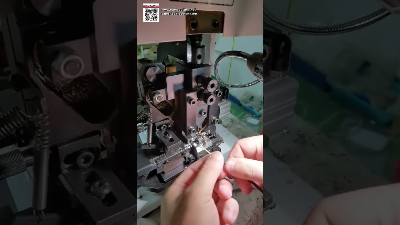 Macchina di spellatura e crimpatura con touch screen — Precisione orizzontale