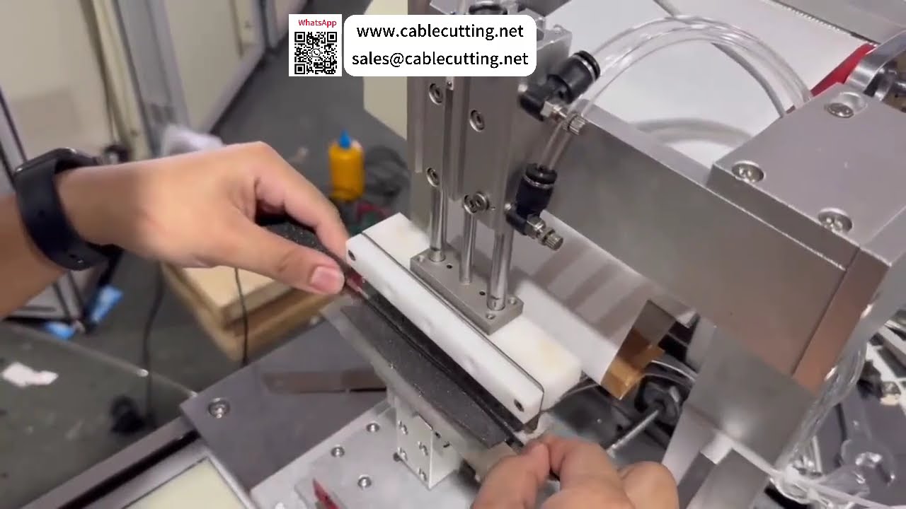 Macchina automatica per la piegatura della spugna, strumento di lavorazione ad alta efficienza per il fissaggio automatico della spugna