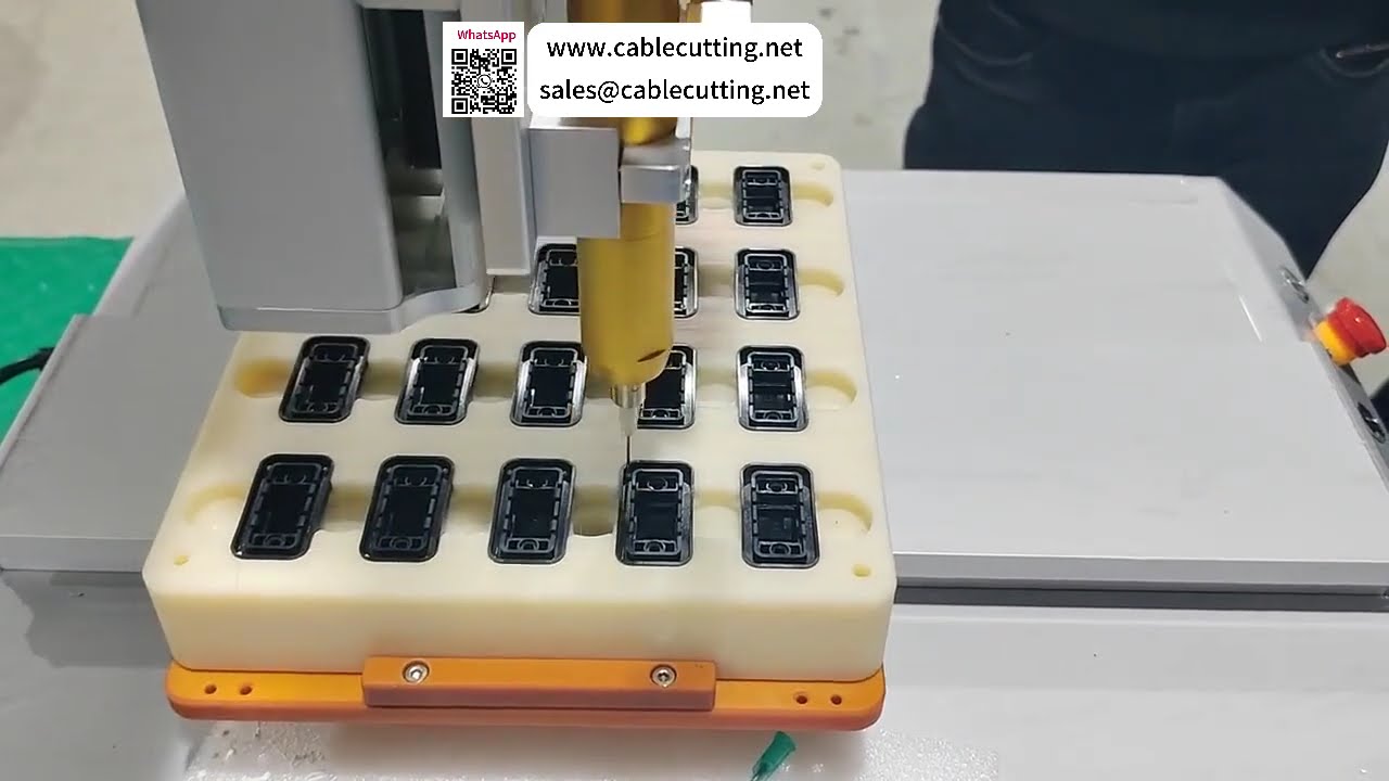 Macchina automatica per erogazione colla 300cc silicone, processo di applicazione colla ad alta precisione.