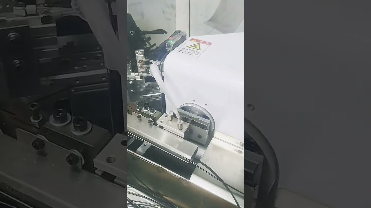 Soluzione Automatica per Connessioni su PCB: Crimpatura Terminali e Inserimento Connettori #fabbrica